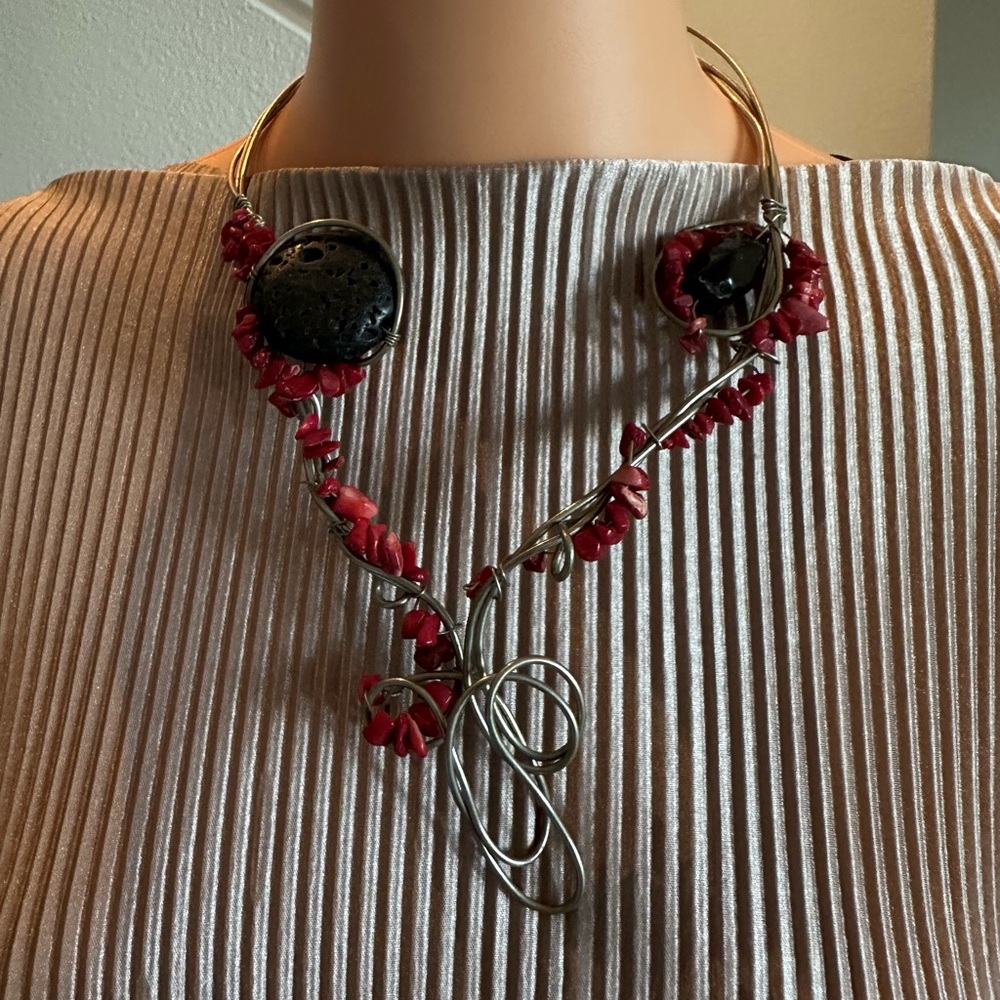 Elegant Red and Black Women's Necklace